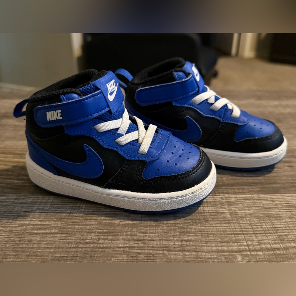 Nike Court Borough Mid 2